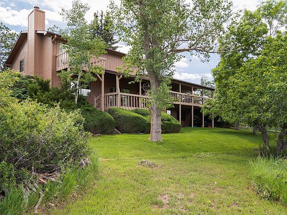 Huge fenced back yard