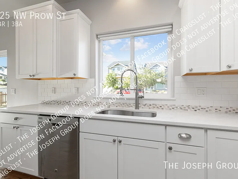 625 NW Prow St — Photo 12