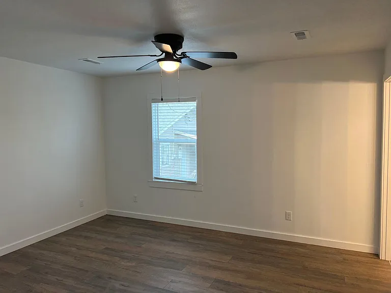 301 N Kentwood Ave — Photo 14