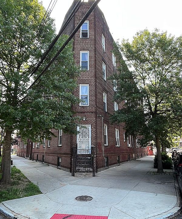 Building Photo 4