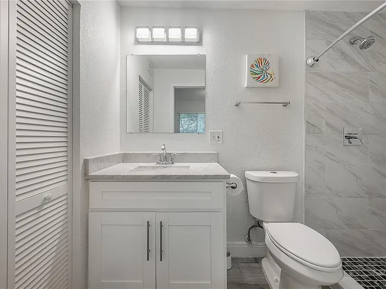 7204 N 15th St — Photo 30