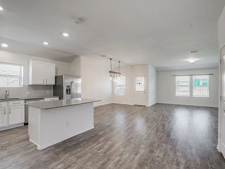 3200 Windy Vane Dr — Photo 4