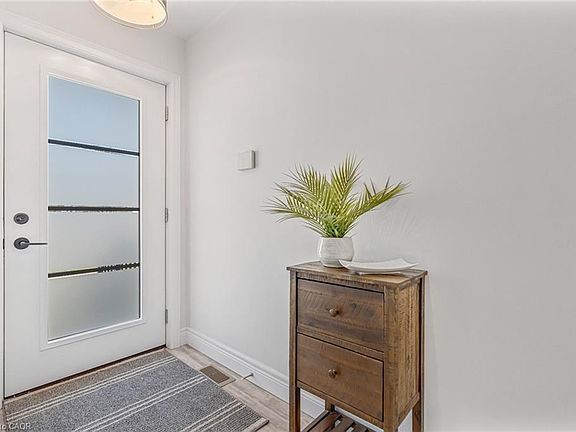 4th image of 168 Carlton St