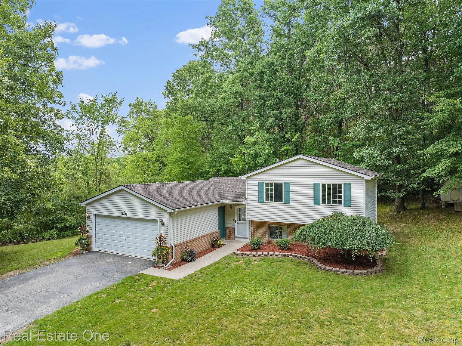 10299 Hill St photo 1