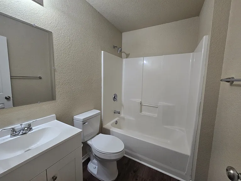 10226 Country Hills Blvd — Photo 11