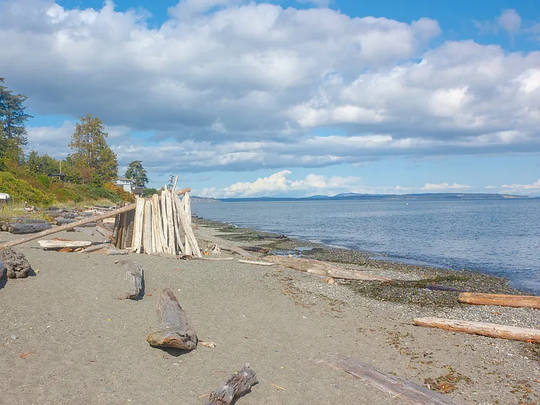 Cordova Bay Rd — Photo 66