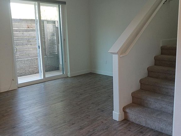 4th image of 533 Sertoma Way