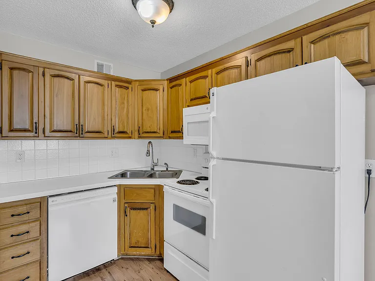 810 N Willie St — Photo 10