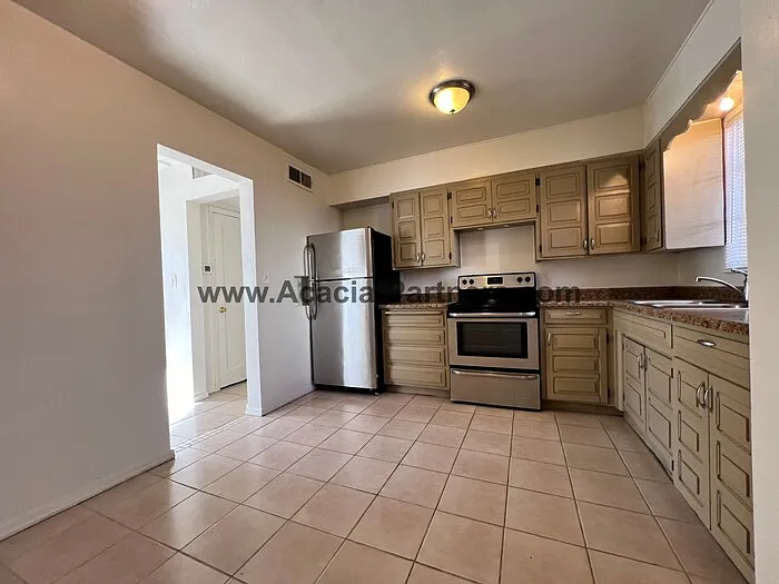 239 N Grande Ave — Photo 6