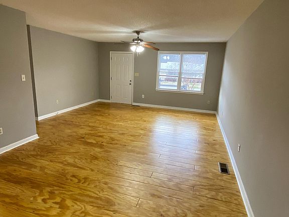 3rd image of 401 8th Ave NW