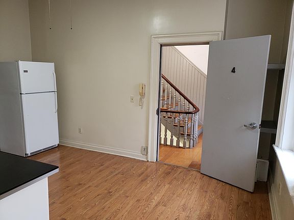 5th image of 1919 Elm St APT 4