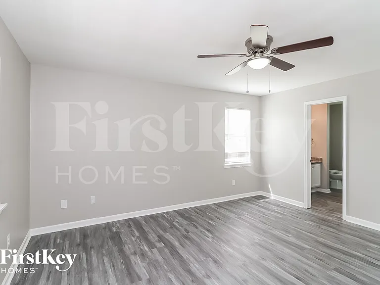 335 Lost Meadows Dr — Photo 10