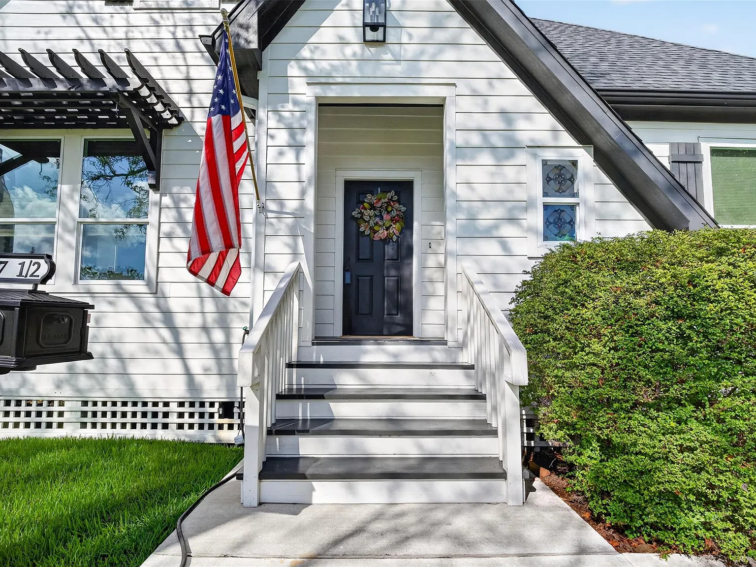 4 bed, 2.5 bath, 2412 sqft, $3,400 — Photo 3