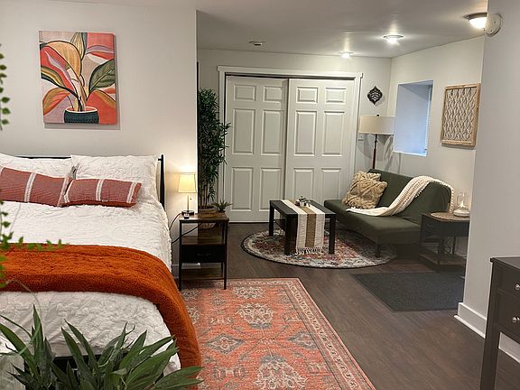 4th image of 6855 N Franklin St #1