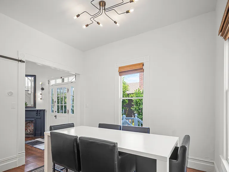 1021 E Ave — Photo 17