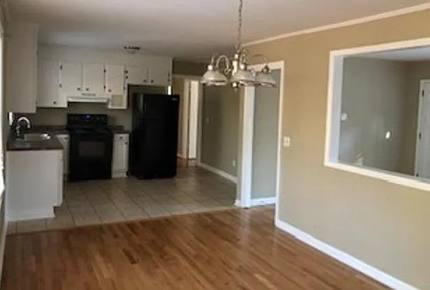 3 bed, 1.5 bath, 1077 sqft, $1,500 — Photo 3