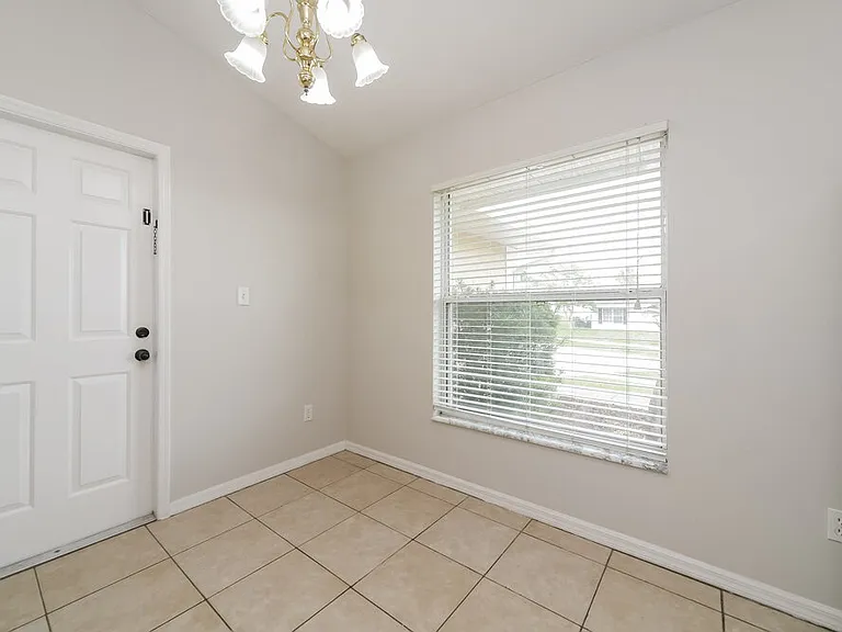 918 Palm Forest Ln — Photo 7
