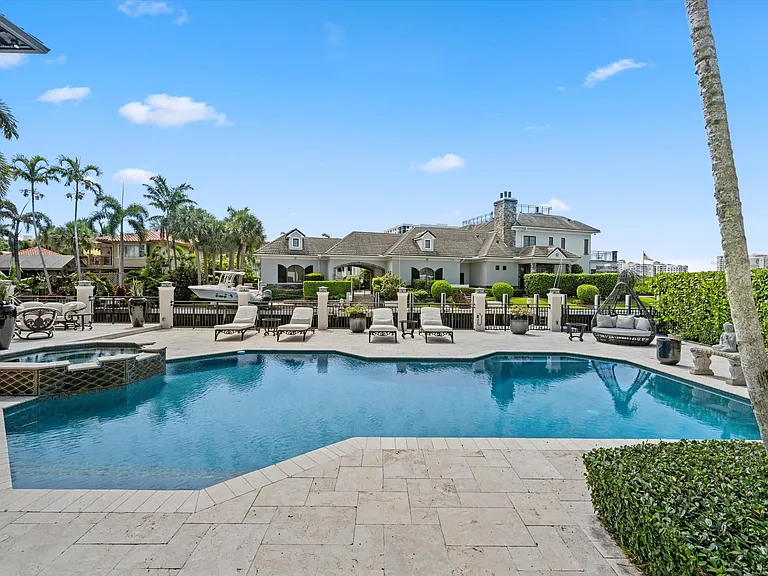 7474 NE Bay Cove Ct — Photo 14