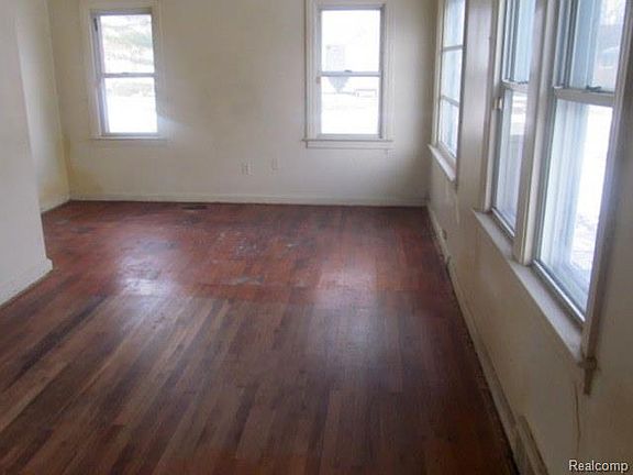 3rd image of 20516 Lawndale St