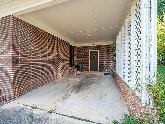 4th image of 408 Witten Ln
