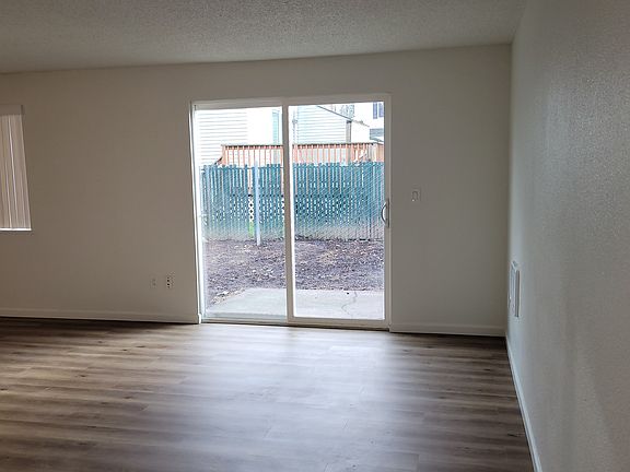 5th image of 23134 NE Halsey St APT 13