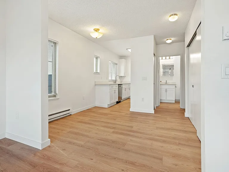 Pine Street Apartments — Photo 15