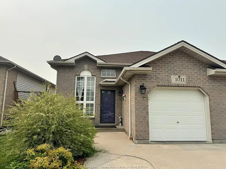 1011 Silverdale Dr — Photo 1