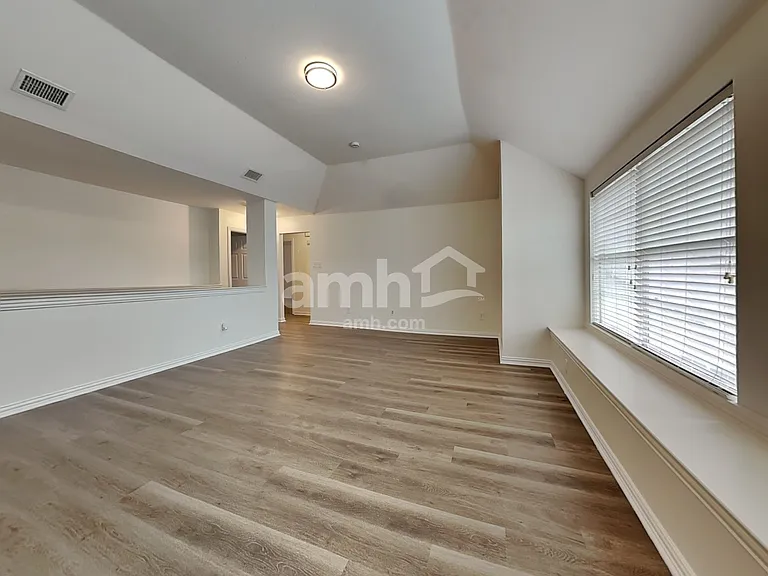 8001 Amesbury Ln — Photo 13