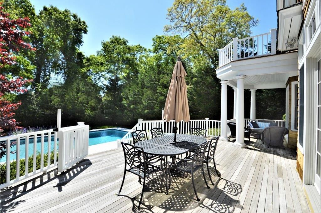  Extensive Decking