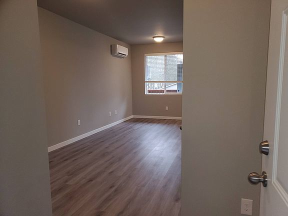 3rd image of 1244 Cora St SE #201