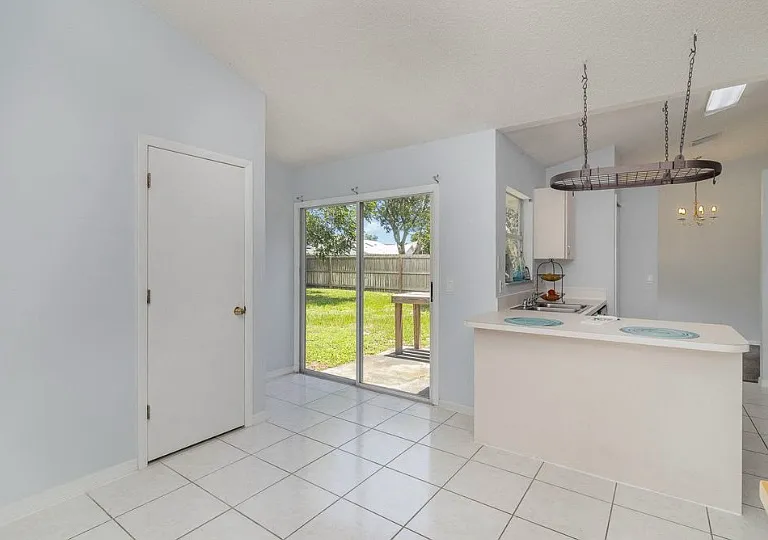 3537 Egret Dr — Photo 2