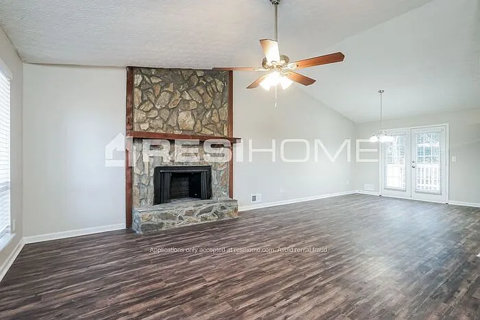 6251 Willowbrook Dr — Photo 5