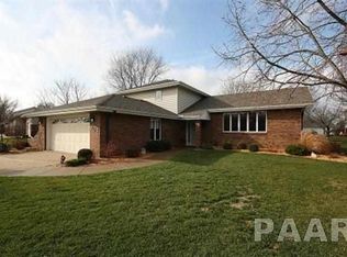 205 Knollaire Dr, Metamora, IL 61548