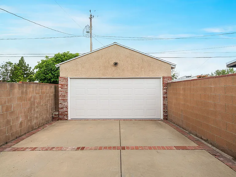 1813 N Naomi St — Photo 18