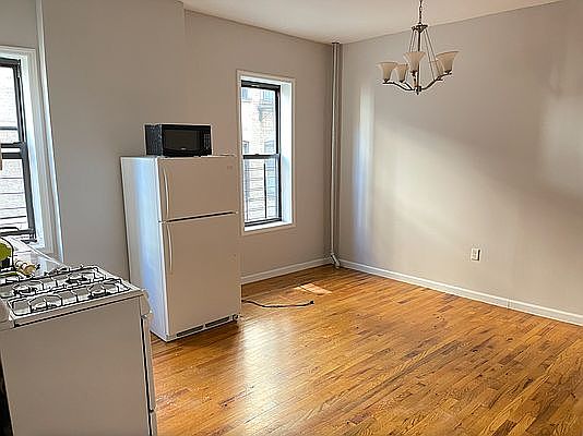 2nd image of 117 Jefferson Ave APT 4