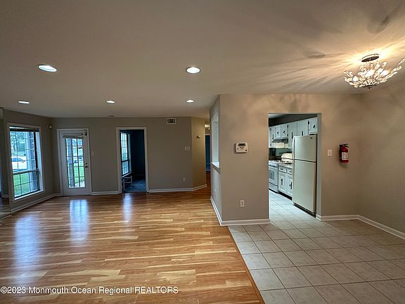4th image of 143 Tanglewood Pl