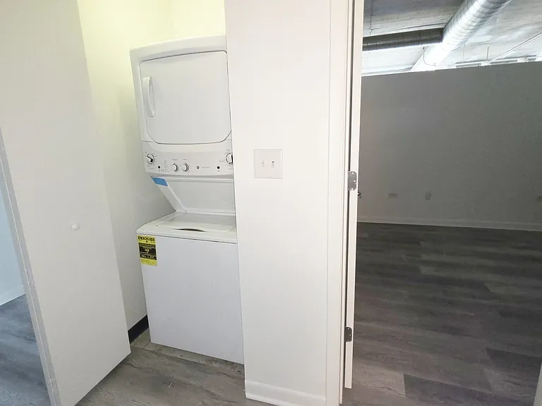 1550 S Blue Island Ave #722 — Photo 4