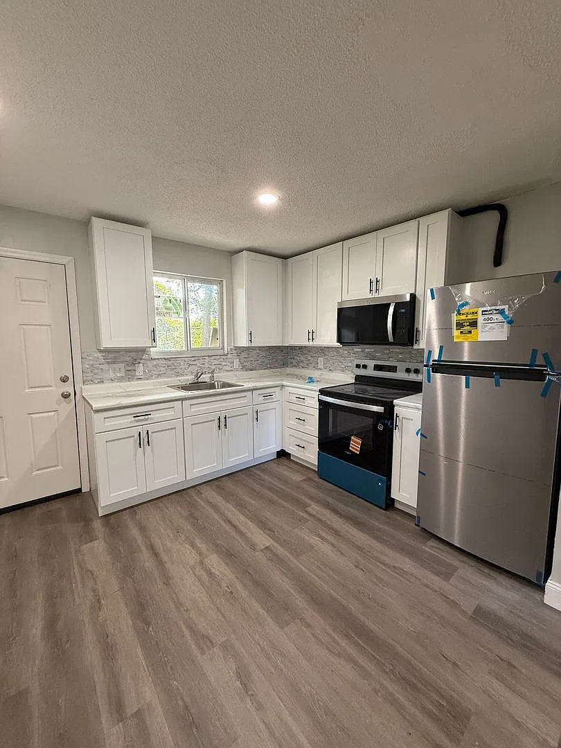 5035 Westchase Court Unit 4 — Photo 4