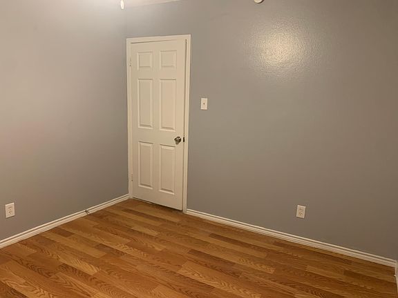 4th image of 821 E 6th St