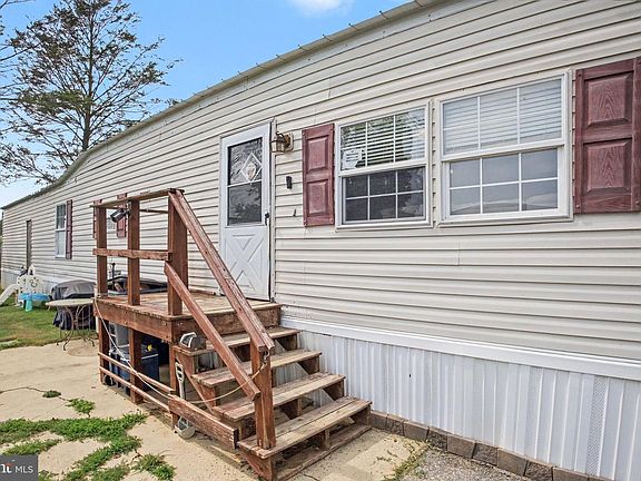 3rd image of 24 Ashton Dr