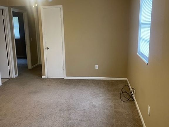 3rd image of 721 N Northpoint Cir