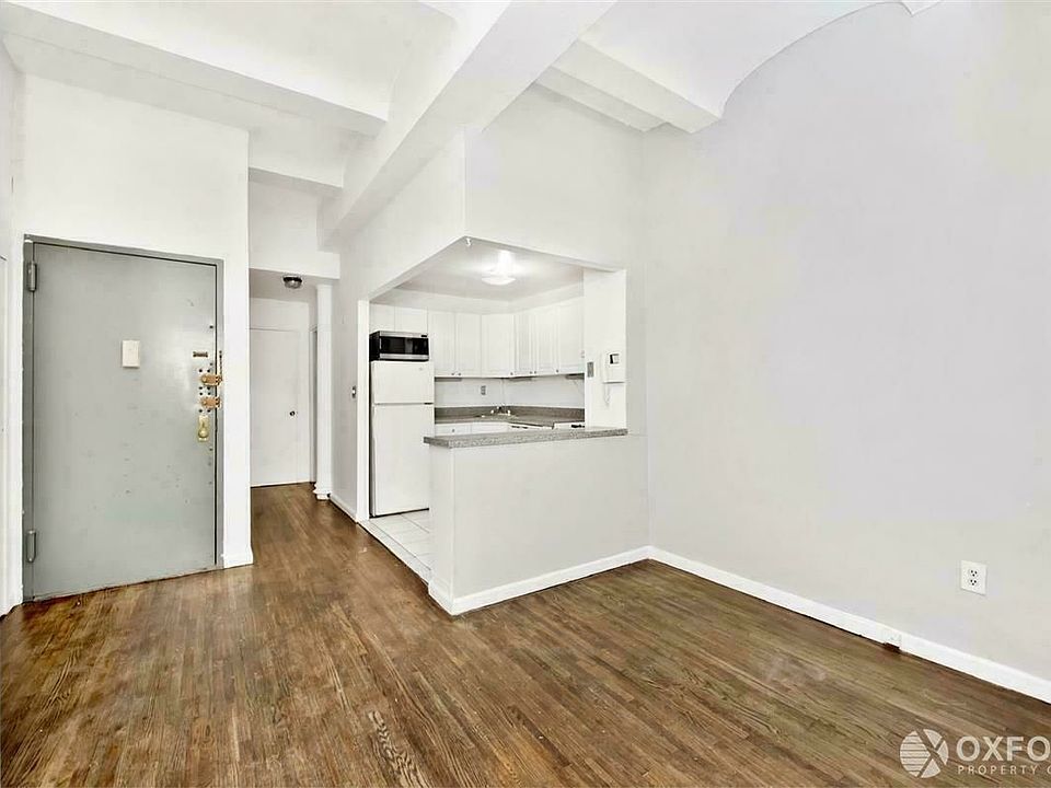 1st image of 220 Park Ave S APT 8D