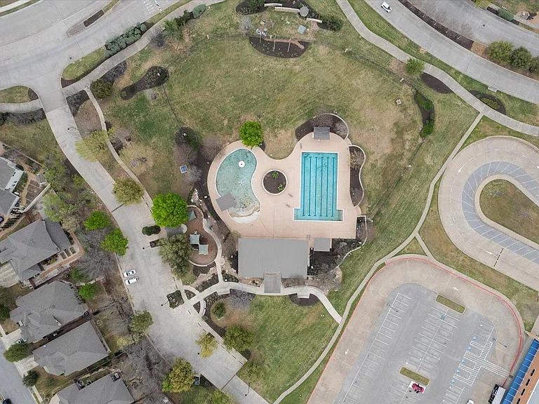 916 Easton Dr — Photo 31
