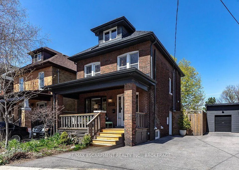 269 Stinson Cres #LOWER