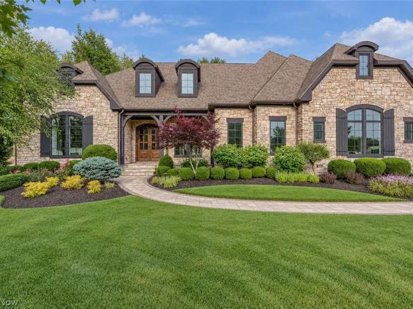 552 Club Dr W, Aurora, OH 44202