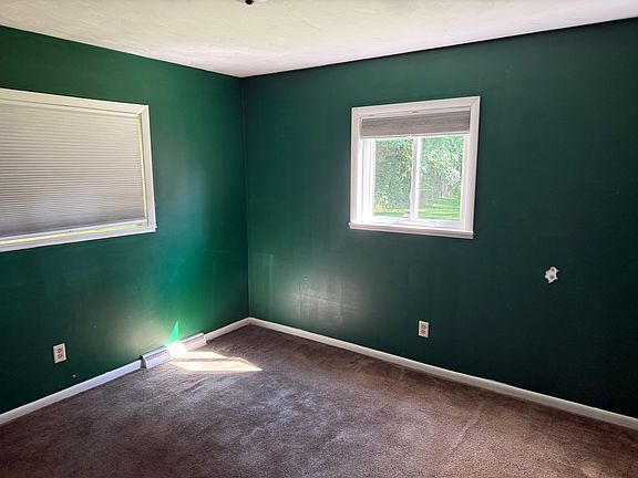 4th image of 886 Hogsback Rd