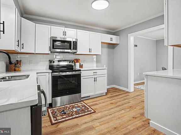 3rd image of 3799 Chestnut St