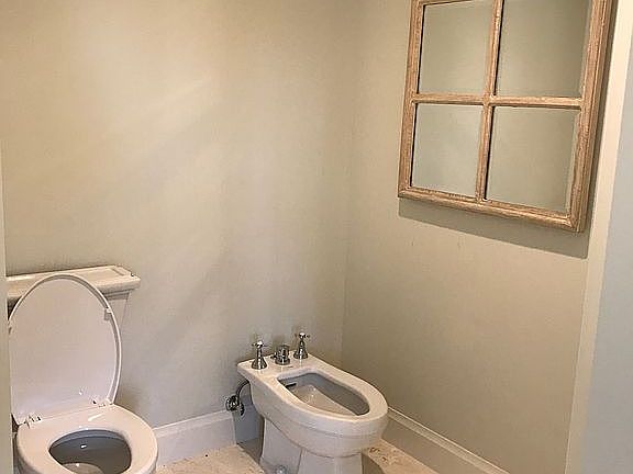 Toilet and bidet MBTH