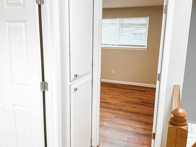 Catalina Apartments — Photo 20
