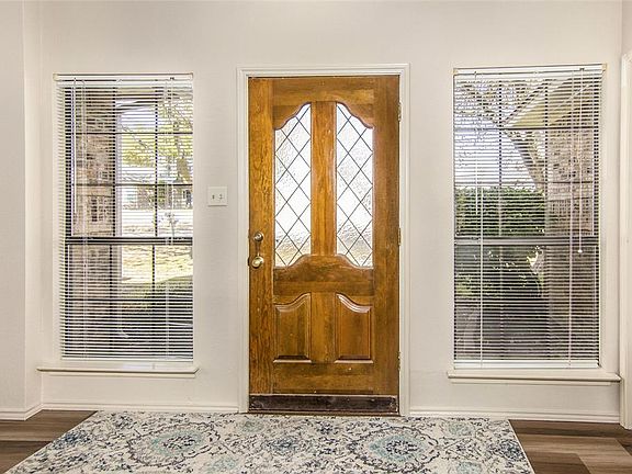 5th image of 2026 Oakbluff Dr